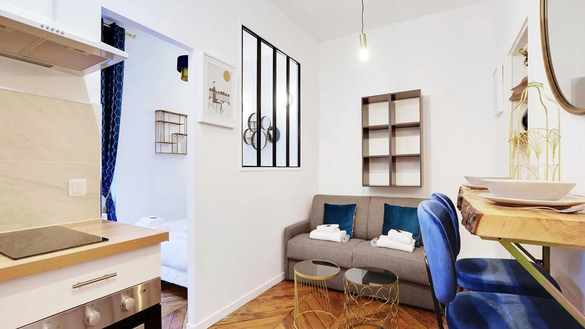 Chic Apartment In Paris For Couple