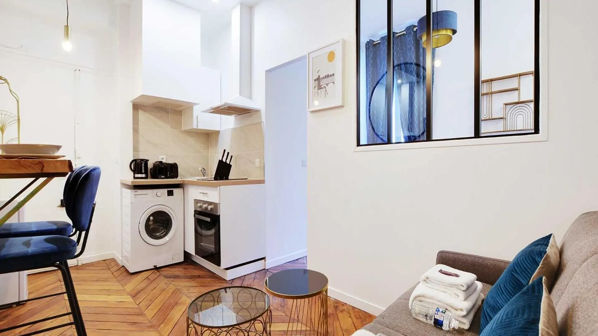Chic Apartment In Paris For Couple 0*,  France